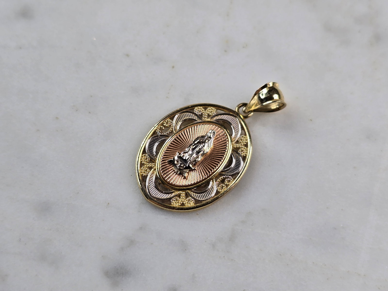 Womens Vintage Estate 14K Mixed Gold Religious Virgin Mary Pendant: A WOMENS VINTAGE ESTATE 14K MIXED GOLD RELIGIOUS VIRGIN MARY PENDANT THAT WEIGHS 2.0g. THE PENDANT MEASURES 1" LONG BY 5/8" WIDE. MAKES A GREAT GIFT FOR THAT SPECIAL SOMEONE.