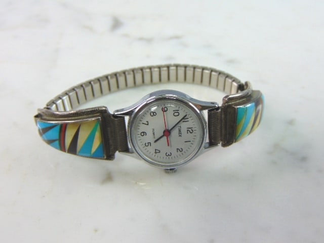 Womens Vintage Sterling Silver Southwestern Watch: A WOMENS VINTAGE ESTATE STERLING SILVER SOUTHWESTERN WATCH. THE WATCH WEIGHS 21.7g . WATCH FACE MEASURES 7/8" LONG BY 3/4" WIDE. WATCH DOES NOT WORK. NOT SURE IF IT NEEDS A NEW BATTERY OR JUST SOME SI