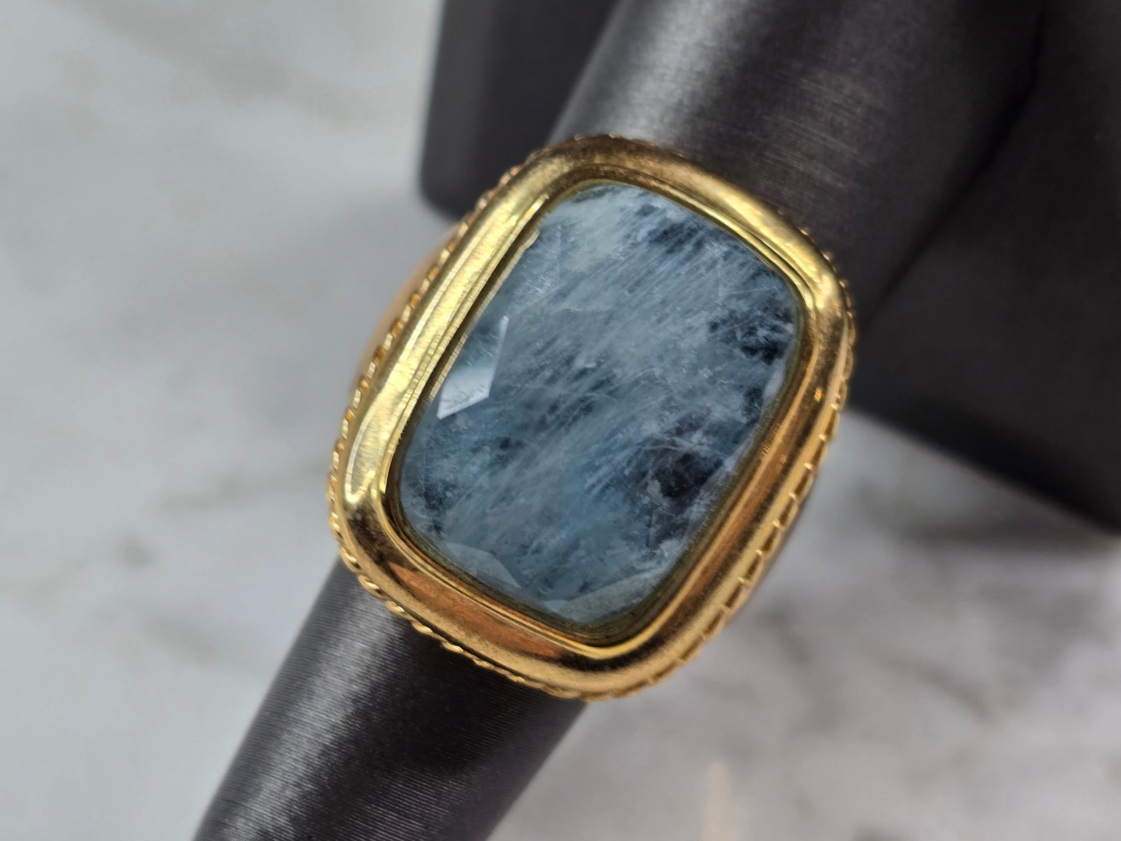 Womens Estate Sterling Silver Gold Tone Natural Aquamarine Ring: A WOMENS VINTAGE ESTATE STERLING SILVER GOLD TONE NATURAL AQUAMARINE STONE RING. RING IS A SIZE 7.25 AND WEIGHS 15.3g. THE LENGTH OF THE RING IS 1". THIS WOULD MAKE A NICE GIFT FOR THAT SOMEONE SPECIA