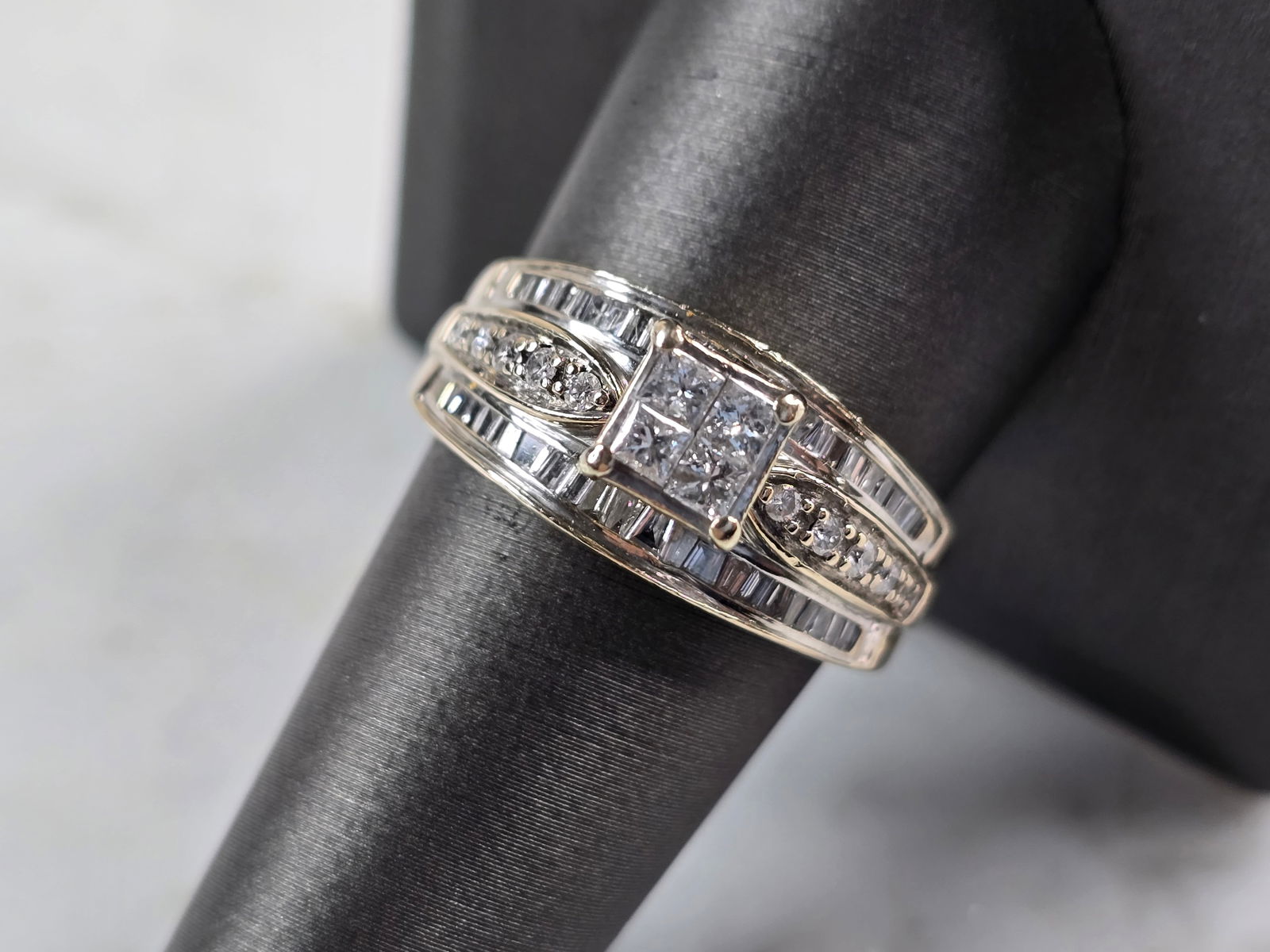 Womens Vintage Estate 14K White Gold Diamond Ring (1 of 6)