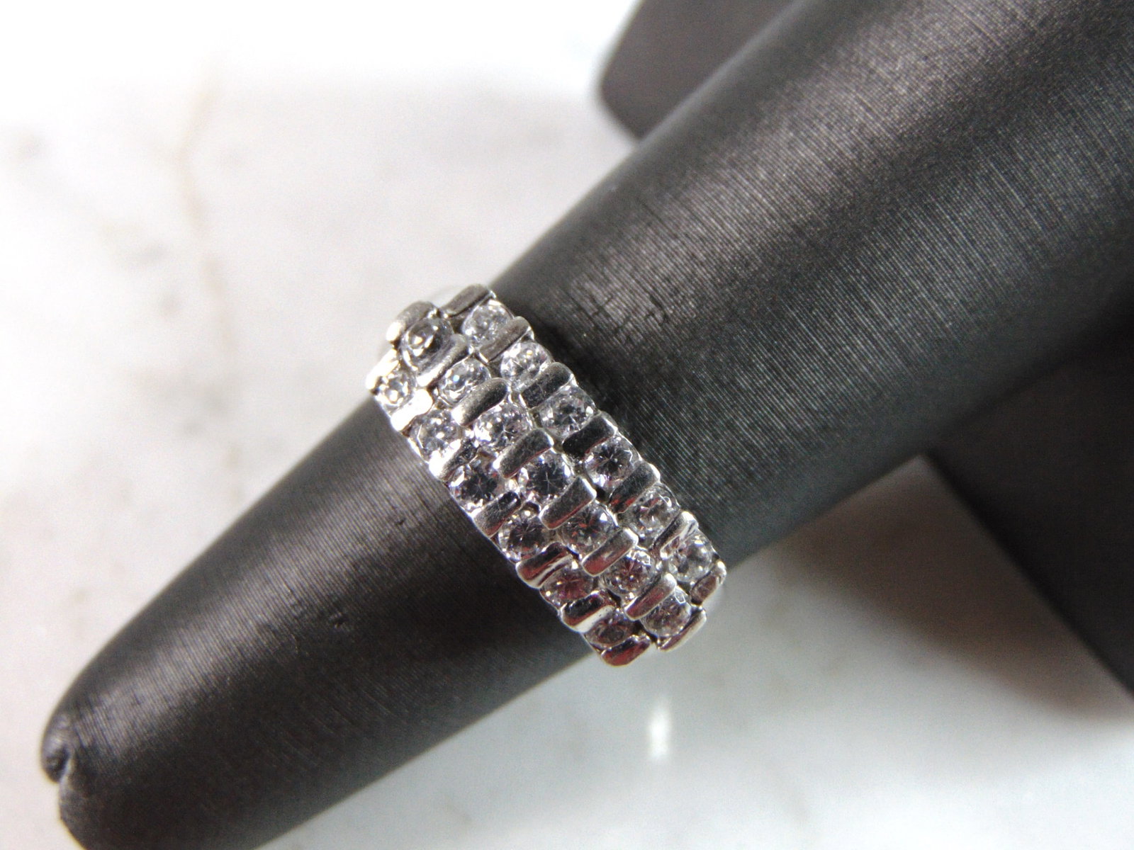 Womens Vintage Estate Sterling Silver CZ Ring: FOR SALE IS THIS WONDERFUL WOMENS VINTAGE ESTATE STERLING SILVER CZ RING. THE RING WEIGHS 3.6g, AND IS A SIZE 6. ANY QUESTIONS PLEASE DO NOT HESITATE TO ASK. BE SURE TO CHECK OUT SOME OF MY OTHER GREA