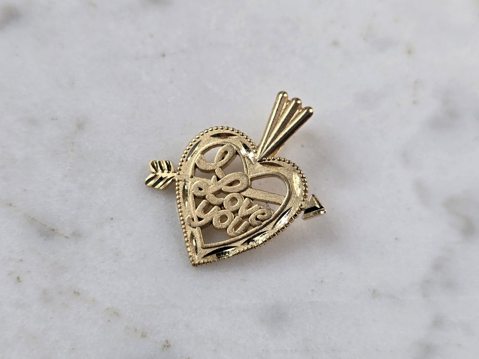 Womens Vintage Estate 14k Gold Love Heart Michael Anthony 86' Pendant: A WOMENS VINTAGE ESTATE 14K GOLD HEART PENDANT, MADE BY MICHAEL ANTHONY IN 1986. THE TOTAL WEIGHT IS 1.0g. THE PENDANT MEASURES 3/4" LONG BY 5/8" WIDE. PENDANT IS MARKED ON THE BACK. MAKES A GREAT GIF
