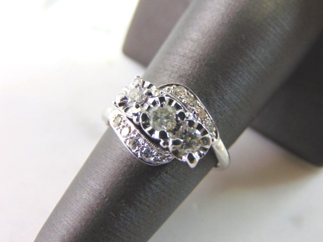 Womens Vintage Estate 14K White Gold Diamond Ring: A WOMENS VINTAGE ESTATE 14K WHITE GOLD DIAMOND RING. THE RING WEIGHS 4.4g, AND IS A SIZE 6.5. THERE ARE ABOUT .48cts OF DIAMONDS. THIS MAKES A LOVELY GIFT FOR THAT SOMEONE SPECIAL. ANY QUESTIONS, PLEA