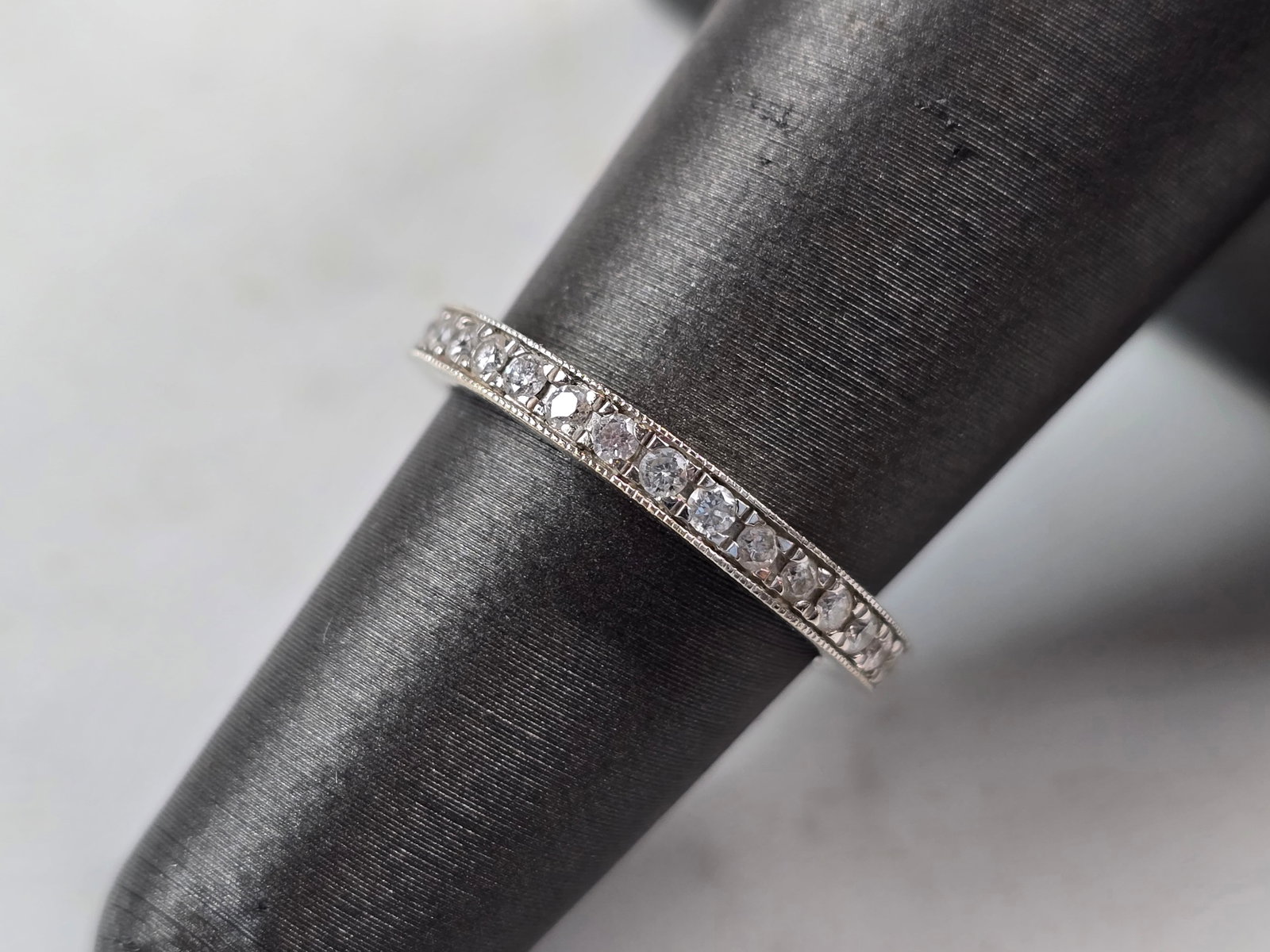 Womens Vintage Estate 14K White Gold Diamond Ring: A WOMENS VINTAGE ESTATE 14K WHITE GOLD DIAMOND RING. THE RING WEIGHS 2.1g AND IS A SIZE 5.25. THERE ARE 17 SMALL DIAMONDS IN THIS RING. THE WIDTH OF THE RING IS ABOUT 1/8". RING IS NOT MARKED, BUT IT