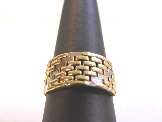 Mens 14K Yellow & White Gold Cigar Band Ring: FOR SALE IS AN ATTRACTIVE VINTAGE ESTATE 14K YELLOW & WHITE GOLD CIGAR BAND RING. THE RING WEIGHS 6.2g AND IS A SIZE 9.0. THE FACE OF THE RING MEASURES 3/8" WIDE. RING IS STAMPED "585, ITALY, MILOR" O