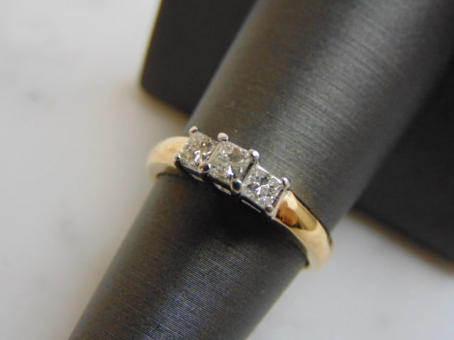 Women's Vintage Estate 14K Yellow Gold Diamond Ring (1 of 4)