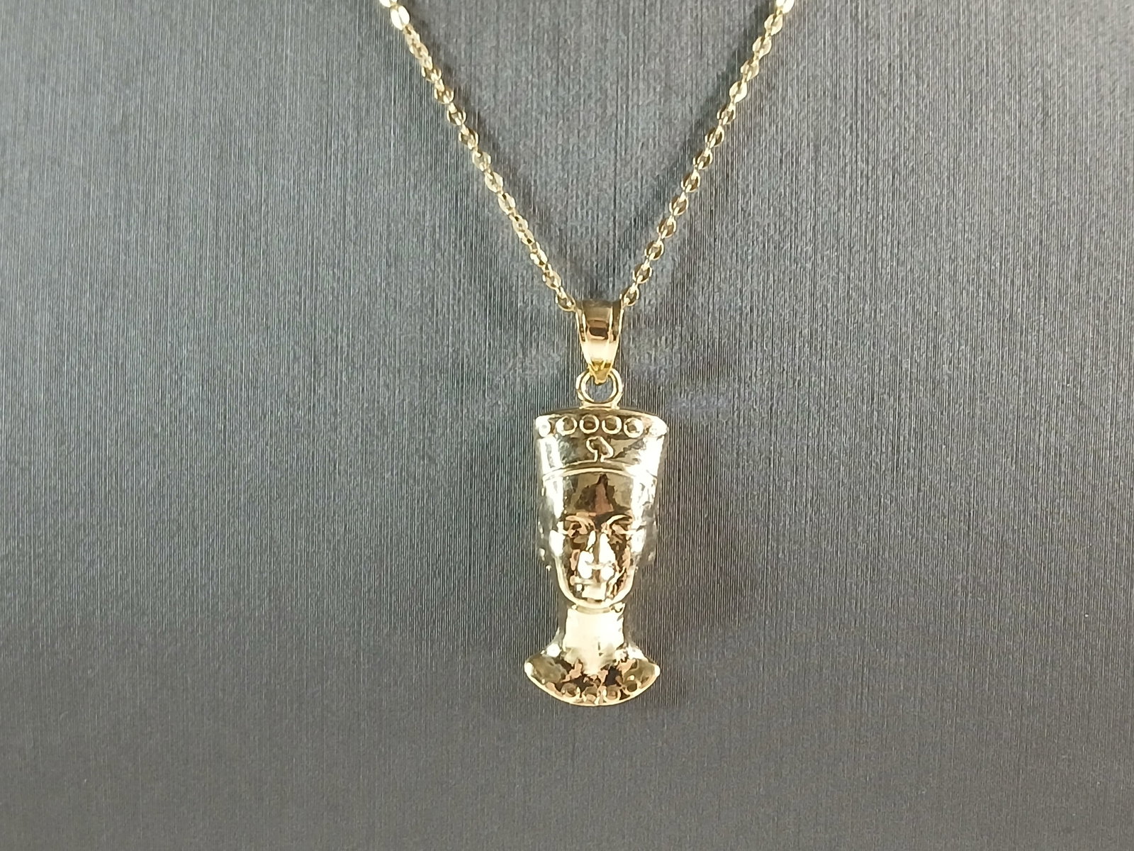 Womens Sterling Silver Gold Tone Queen Nefertiti Pendant Necklace: A WOMENS STERLING SILVER GOLD TONE QUEEN NEFERTITI PENDANT WITH NECKLACE. TOGETHER THEY WEIGH 3.9g . THE NECKLACE MEASURES 18" LONG AND IS ADJUSTABLE TO 16" LONG. THE PENDANT MEASURES 1 1/4" LONG BY 3