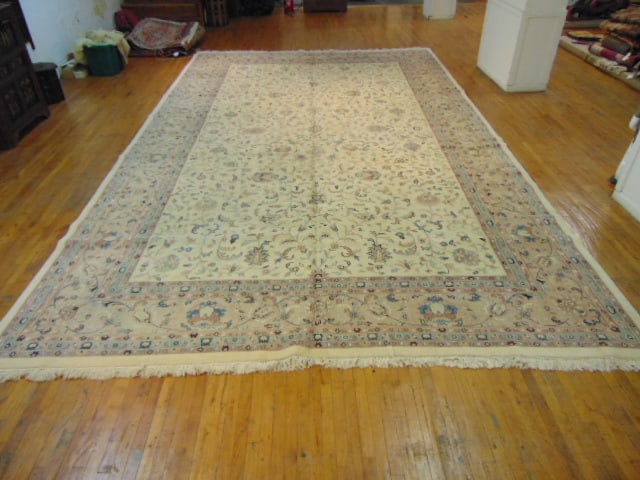 Vintage Estate Semi-Antique Handmade Kerman Rug: A BEAUTIFUL SEMI ANTIQUE HAND MADE HAND KNOTTED KERMAN RUG THAT MEASURES 19'7"BY 11'5". RUG IS MADE FROM 100% WOOL. CONDITION IS GOOD. APPRASIED $35,000. CUSTOMER WILL HAVE TO ARRANGE FOR SHIPPING ON