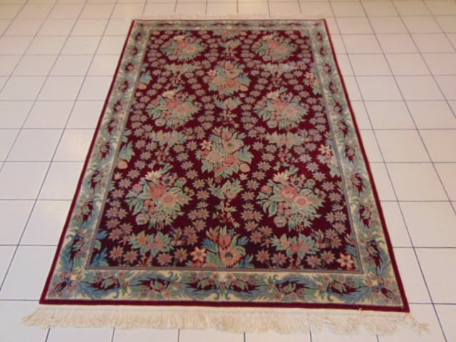 Vintage Estate Handmade Kashan Design Rug: A BEAUTIFUL HANDMADE KASHAN DESIGN RUG THAT MEASURES 6' BY 9' . RUG IS MADE FROM 100% WOOL. CONDITION IS GOOD. APPRAISED $4500