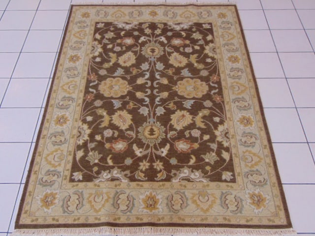 Vintage Estate Handmade Indo Flatweave Rug: A BEAUTIFUL VINTAGE ESTATE HANDMADE INDO FLATWEAVE RUG THAT MEASURES 5' 2" BY 7' 2" . RUG IS MADE FROM 100% WOOL. APPRAISED $4000