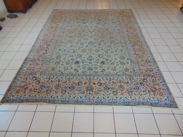 Vintage Estate Handmade Middle Eastern Kashan Rug: A BEAUTIFUL VINTAGE ESTATE HANDMADE HANDKNOTTED KASHAN RUG THAT MEASURES 9' 7" BY 13'. RUG IS MADE FROM 100% WOOL. IF THERE ARE ANY ISSUES PLEASE CONTACT US, WE'RE ALWAYS HAPPY TO TRY TO HELP YOU OUT