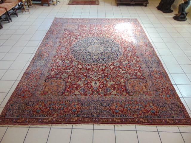 Vintage Estate Antique Handmade Meshad Rug: A BEAUTIFUL VINTAGE ESTATE ANTIQUE HANDMADE HANDKNOTTED MESHAD RUG THAT MEASURES 9' 7" BY 13'. RUG IS MADE FROM 100% WOOL. IF THERE ARE ANY ISSUES PLEASE CONTACT US, WE'RE ALWAYS HAPPY TO TRY TO HELP