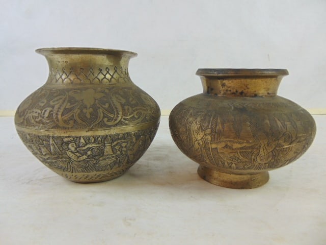 Pair of Decorative Vintage Antique Brass Bud Vases: A PAIR OF VINTAGE DECORATIVE ANTIQUE BRASS BUD VASES. THE SHORTER VASE MEASURE 4 1/4" TALL BY 5" WIDE AND THE TALLER VASE MEASURES 5" TALL BY 5 1/2" WIDE. PAIR IS NOT A MATCHING SET BUT ARE VERY SIMIL