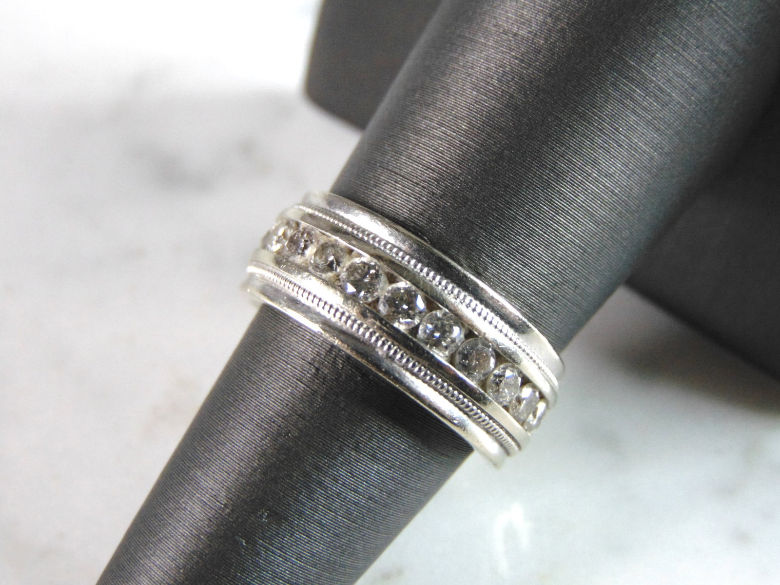 Womens Vintage Estate 14k White Gold Diamond Modernist Ring: FOR SALE IS THIS EXQUISITE WOMENS VINTAGE ESTATE 14K WHITE GOLD DIAMOND MODERNIST RING. THE RING WEIGHS 6.8g WITH THE DIAMONDS. THE SIZE OF THE RING IS A 7.25. THE CARAT WEIGHT OF THE DIAMONDS ARE ABO