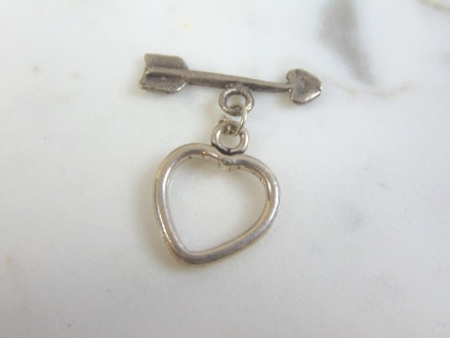 Vintage Estate Sterling Silver Heart Lapel T-Bar: FOR SALE IS A LOVELY STERLING SILVER HEART LAPEL T-BAR. THE LAPEL MEASURES 1" LONG BY 7/8" WIDE, AND WEIGHS 1.7g. ANY OTHER QUESTIONS, PLEASE DON'T HESITATE TO ASK. MAKES AN ATTRACTIVE GIFT FOR THAT S