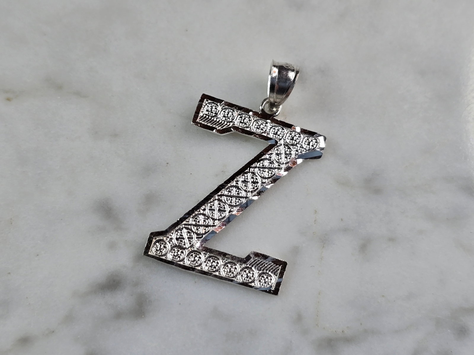 Womens Sterling Silver Initial Letter " Z " Pendant: A WOMENS STERLING SILVER INITIAL LETTER "Z" PENDANT. PENDANT WEIGHS 1.3g AND MEASURES 1 1/8" LONG BY 3/4" WIDE. MAKES A GREAT GIFT FOR THAT SOMEONE SPECIAL. ANY QUESTIONS, PLEASE ASK. BE SURE TO CHECK