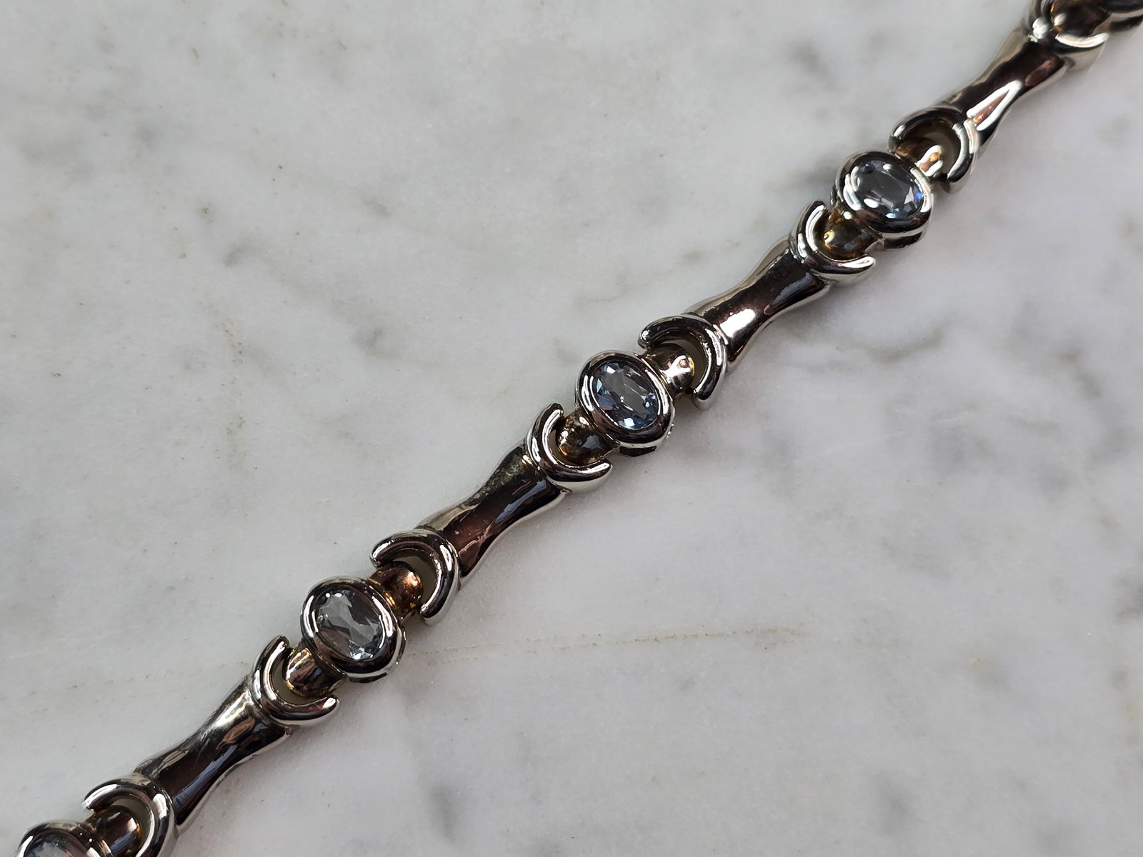 Womens Vintage Estate Sterling Silver Topaz CZ Bracelet: A WOMENS VINTAGE ESTATE STERLING SILVER TOPAZ CZ BRACELET. BRACELET MEASURES 7" LONG BY 3/8" WIDE AND WEIGHS 15.9g. BRACELET HAS TOPAZ COLORED STONES. NOT SURE IF THEY ARE NATURAL OR MAN MADE. THIS WO