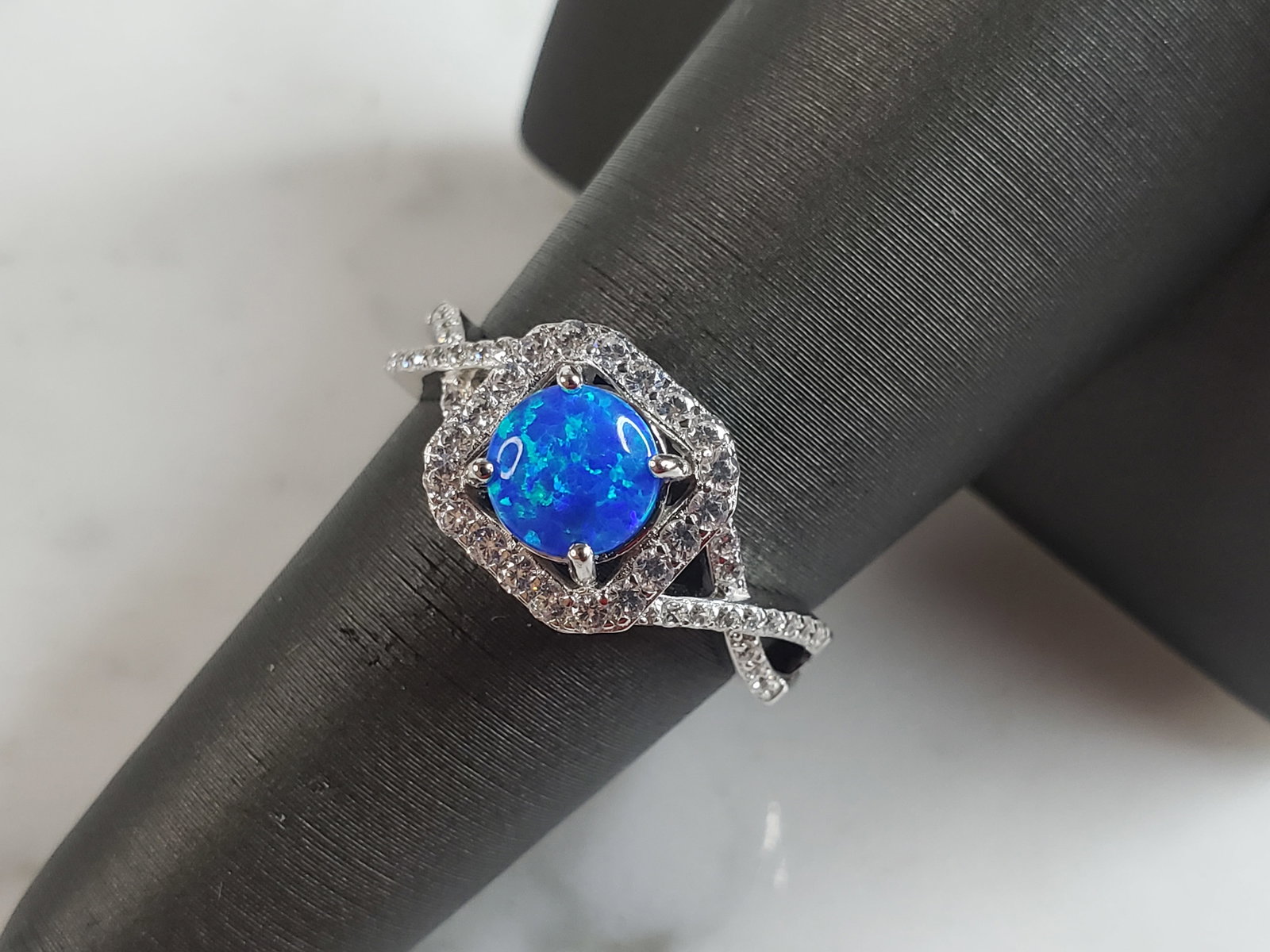 Womens Estate Sterling Silver Modernist Blue Opal Ring: A WOMENS ESTATE STERLING SILVER MODERNIST OPAL COLORED RING. THE RING IS A SIZE 8.25 AND WEIGHS 2.9g. WIDTH OF THE RING MEASURES 3/8". NOT SURE IF STONE IS NATURAL OR MAN MADE. THE RING MAKES A BEAUTI