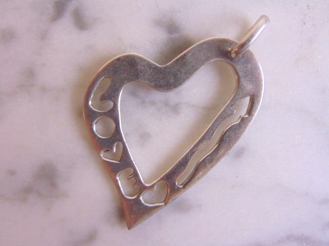 Womens Vintage Estate Sterling Silver Heart Pendant (1 of 2)