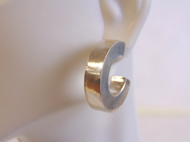 Womens Sterling Silver Open Hoop Stick Earrings: FOR SALE IS THIS PAIR OF WOMEN'S FINE STERLING SILVER OPEN HOOP STICK EARRINGS. THE EARRINGS WEIGH 8.8g. AND MEASURES 1" IN LENGTH BY 1" IN WIDTH. CONDITION IS VERY NICE. THEY WOULD MAKE A LOVELY GIFT