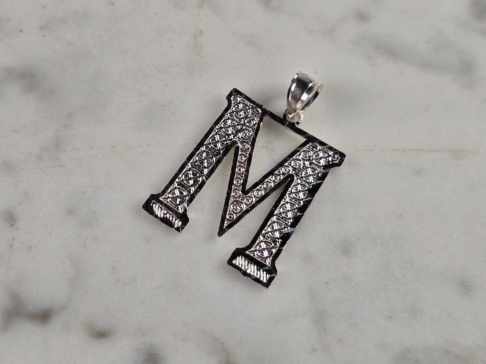 Womens Sterling Silver Initial Letter " M " Pendant: A WOMENS STERLING SILVER INITIAL LETTER "M" PENDANT. PENDANT WEIGHS 1.6g AND MEASURES 1 1/8" LONG BY 3/4" WIDE. MAKES A GREAT GIFT FOR THAT SOMEONE SPECIAL. ANY QUESTIONS, PLEASE ASK. BE SURE TO CHECK