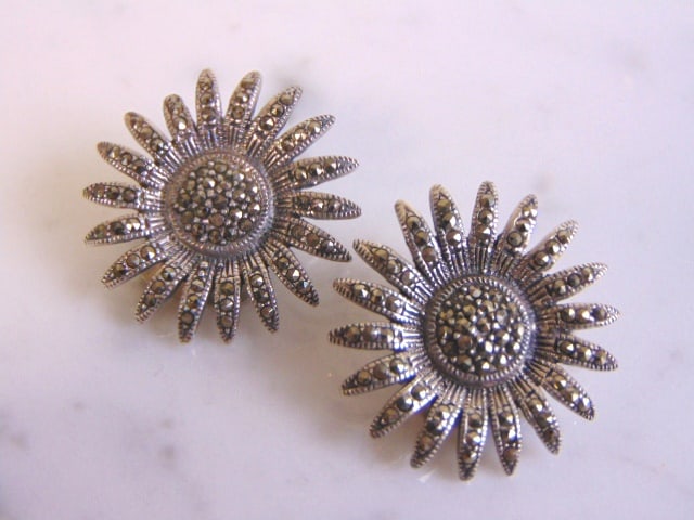 Womens Vintage Sterling Silver Flower Clip On Earrings (1 of 2)