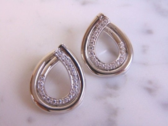Womens Vintage Sterling Silver Earrings w/ CZ Stones: A PAIR OF WOMENS STERLING SILVER EARRINGS WITH CZ STONES THAT WEIGH 8.0g AND MEASURES 7/8" LONG BY 3/4" WIDE. ANY OTHER QUESTIONS, PLEASE DO NOT HESITATE TO ASK. BE SURE TO CHECK OUT SOME OF MY OTHER