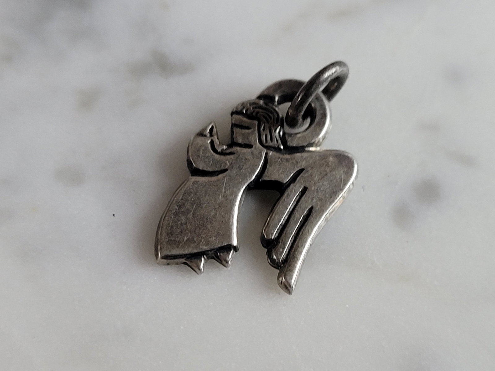 Womens Vintage Estate Sterling Silver James Avery Angel Charm: A LOVELY VINTAGE ESTATE STERLING ANGEL CHARM THAT WAS MADE BY JAMES AVERY. THE CHARM MEASURES 5/8" LONG BY 1/2" WIDE, AND WEIGHS 1.6g. WOULD MAKE A GREAT GIFT FOR THAT SOMEONE SPECIAL. ANY QUESTIONS P