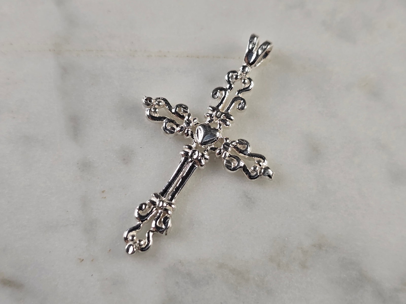 Womens Sterling Silver Religious Cross Heart Pendant: A WOMENS STERLING SILVER RELIGIOUS CROSS HEART PENDANT. THE PENDANT WEIGHS 1.7g AND MEASURES 1 1/4" LONG BY 3/4" WIDE. MAKES A GREAT GIFT FOR THAT SOMEONE SPECIAL. ANY QUESTIONS, PLEASE ASK. BE SURE T
