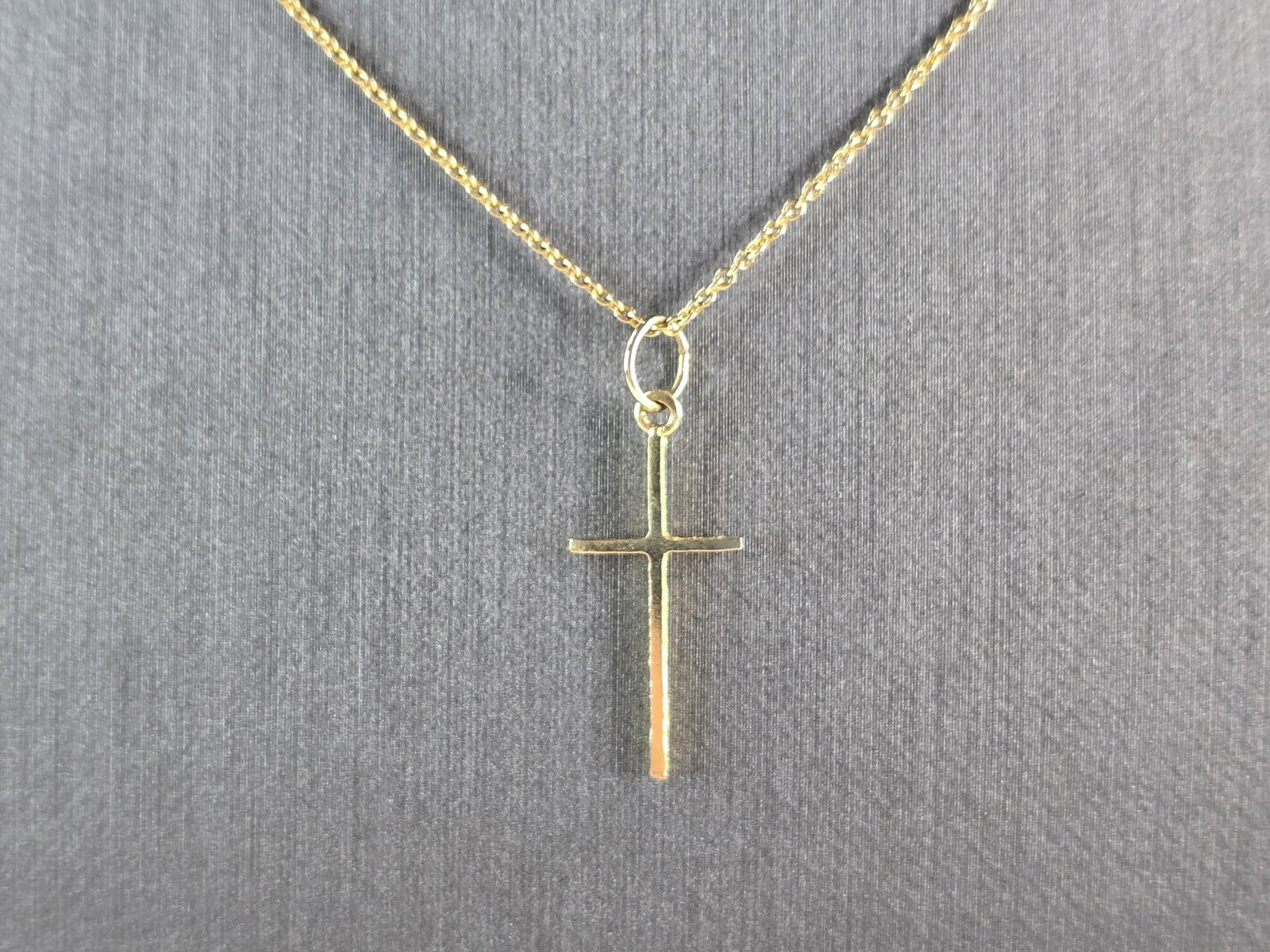 Womens Vintage Estate 14k Gold Religious Cross Pendant Necklace: A WOMENS VINTAGE ESTATE 14K GOLD NECKLACE WITH A CROSS PENDANT. TOGETHER THE CROSS AND NECKLACE WEIGHS 2.2g. THE PENDANT MEASURES 1" BY 3/8". THE NECKLACE MEASURES 18 1/2" LONG. WOULD MAKE A LOVELY GI