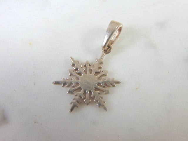 Womens Vintage Estate Sterling Silver Snowflake Pendant (1 of 2)