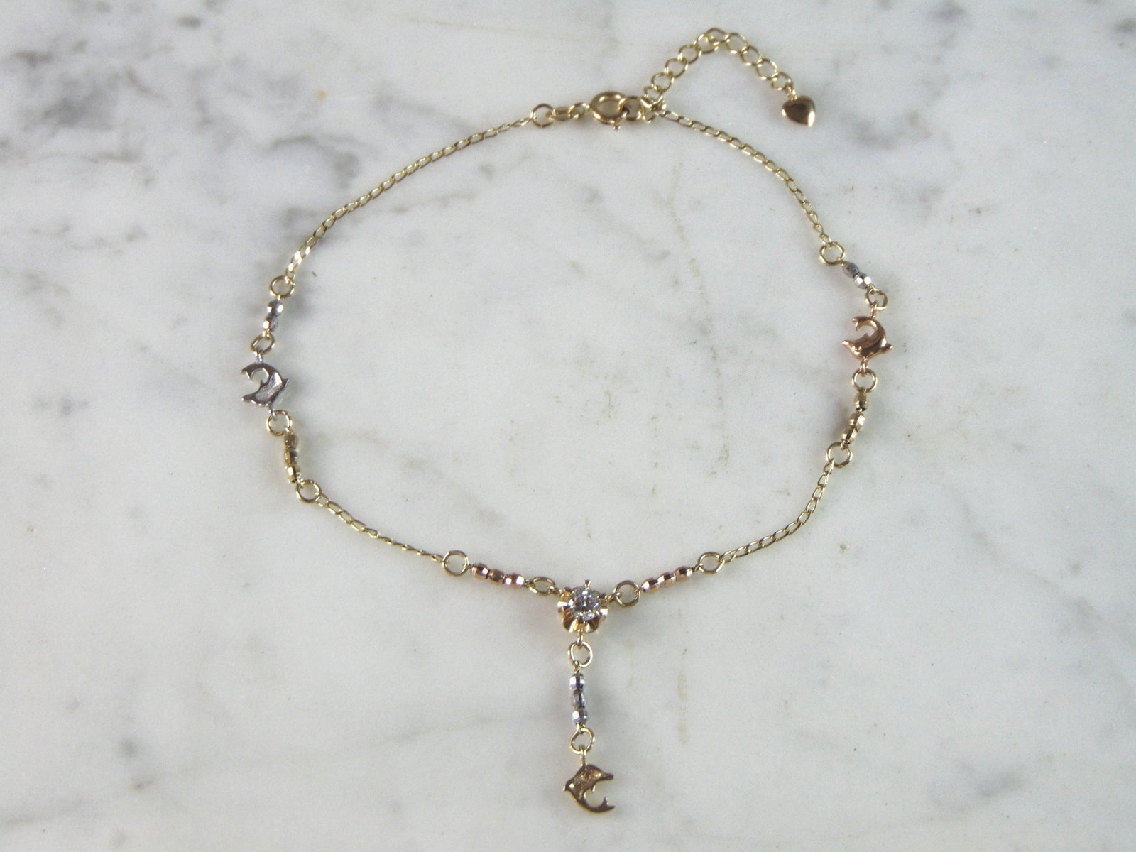 Womens Vintage Estate 14K Yellow Gold Dolphin Bracelet: FOR SALE IS A LOVELY VINTAGE ESTATE 14K YELLOW GOLD DOLPHIN BRACELET, THAT WEIGHS 3.4g. THE BRACELET MEASURES 10" LONG BY 1/8" WIDE. MAKES A GREAT GIFT FOR THAT SPECIAL SOMEONE. IF ANY OTHER QUESTIONS