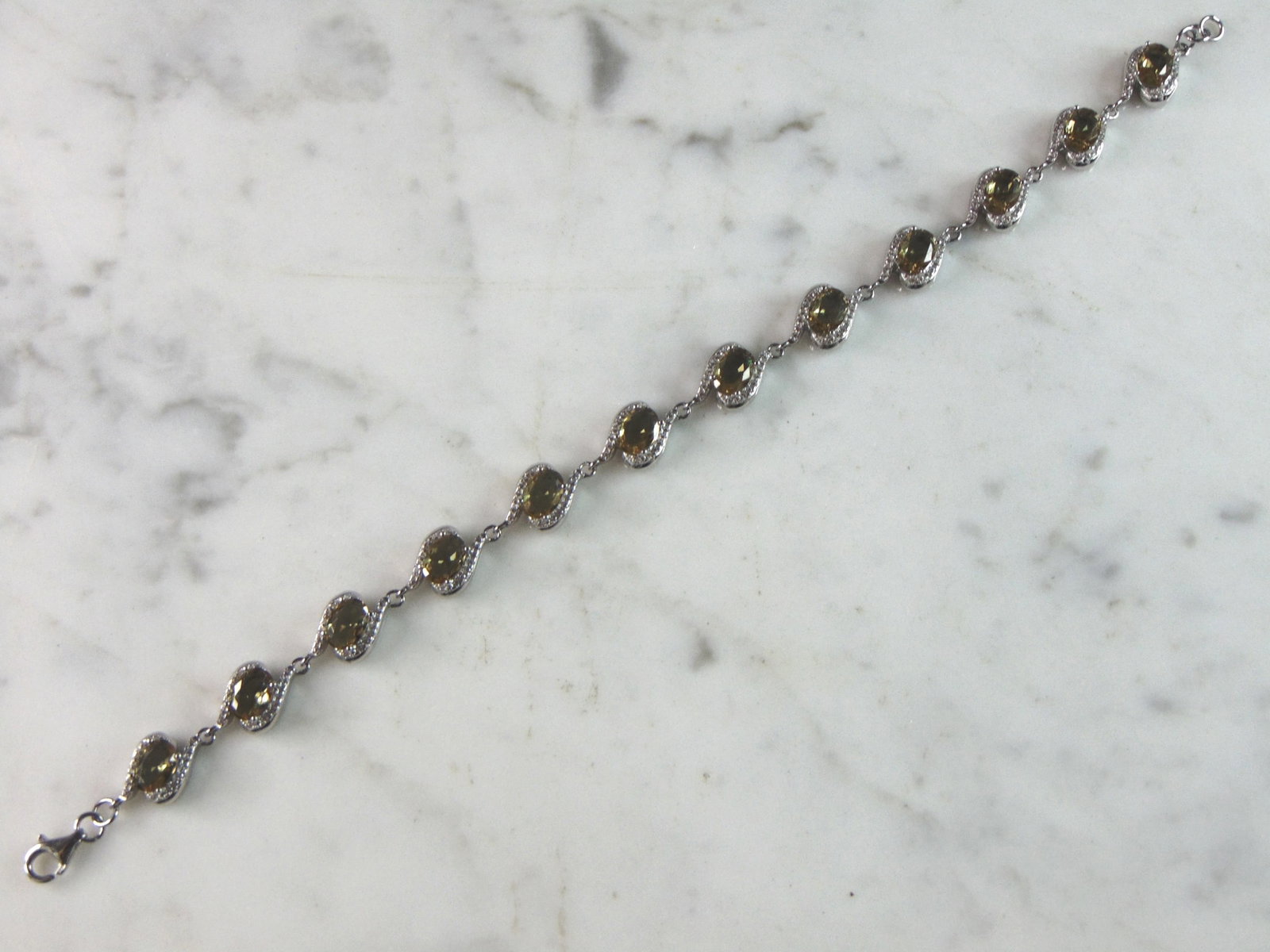 Womens Vintage Estate Sterling Silver Modernist Citrine Bracelet: A LOVELY VINTAGE ESTATE STERLING SILVERMODERNIST CITRINE BRACELET. BRACELET MEASURES 8" LONG BY 3/8" WIDE AND WEIGHS 15.4g. THIS WOULD MAKE A LOVELY GIFT FOR THAT SOMEONE SPECIAL. ANY QUESTIONS, PLEAS