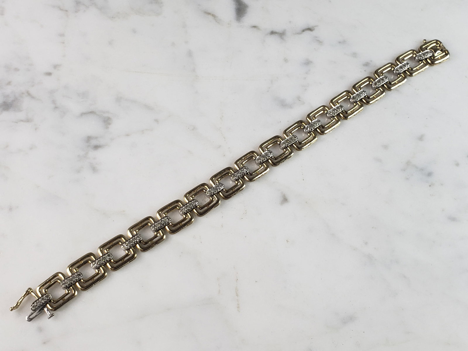 Womens Vintage Estate 10K Gold Diamond Tennis Bracelet: A LOVELY VINTAGE ESTATE 10K GOLD TENNIS BRACELET WITH ABOUT 0.64cts OF DIAMOND CHIPS. THE BRACELET WEIGHS 13.5g, AND MEASURES 7 1/4" LONG BY 3/8" WIDE. WOULD MAKE A GREAT GIFT FOR THAT SOMEONE SPECIAL