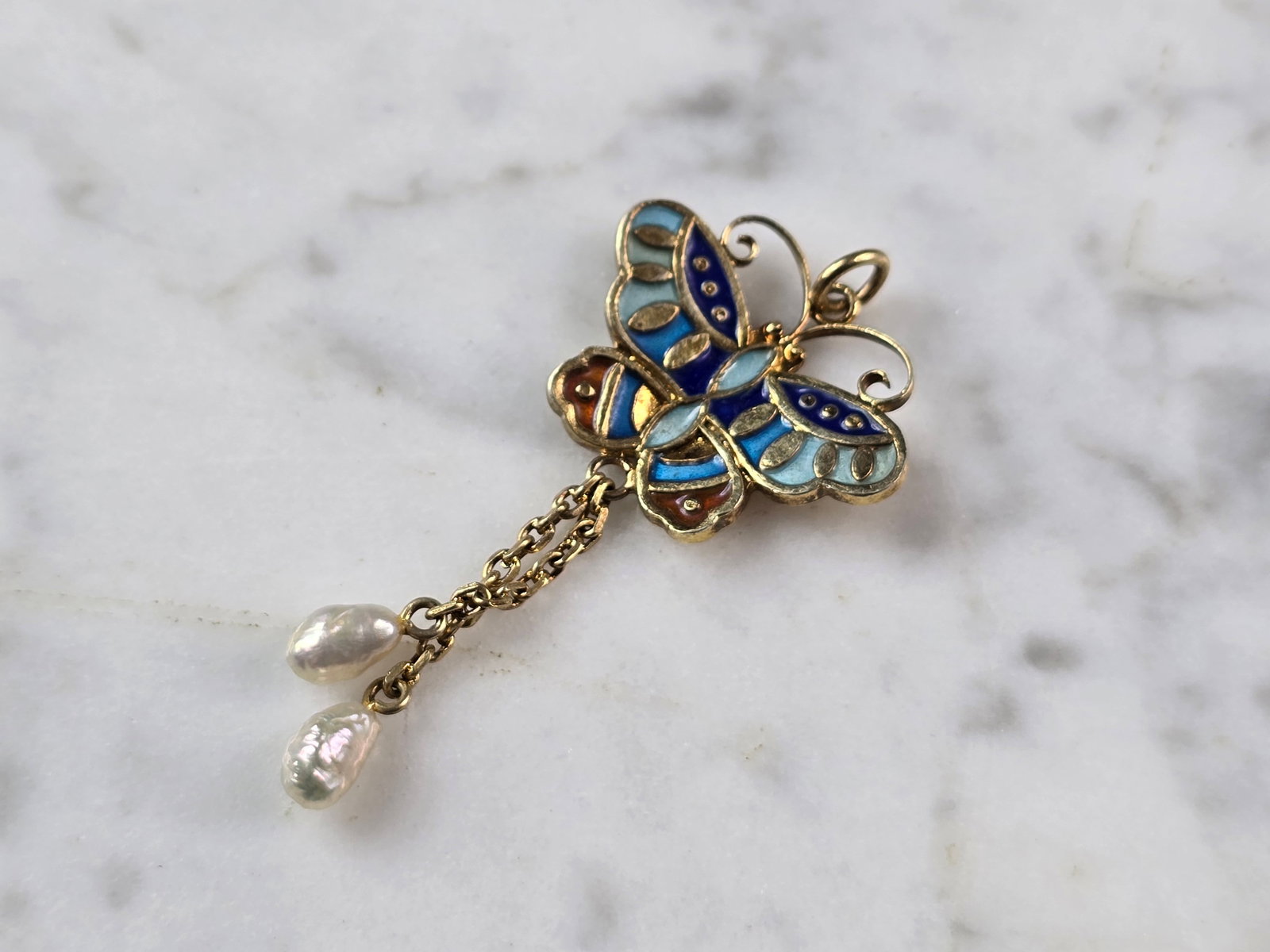 Womens Vintage Estate Asian Cloisonne Enamel Butterfly Pendant: A WOMENS VINTAGE ESTATE CLOISONNE ENAMEL BUTTERFLY PENDANT. THE PENDANT IS MARKED SILVER, HOWEVER NOT SURE OF ITS PURITY THOUGH. THE PENDANT MEASURES 1 1/2" LONG AND 3/4" WIDE. NOT SURE IF THE PEARL B