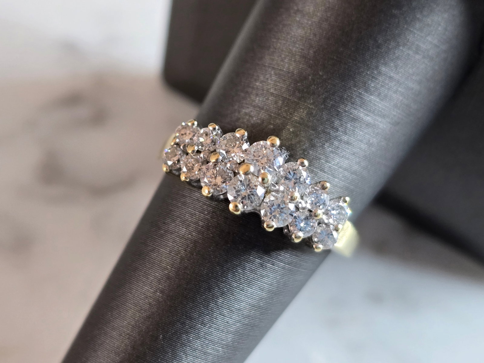 Womens Vintage Estate 14K Yellow Gold Diamond Ring: A WOMENS VINTAGE ESTATE 14K YELLOW GOLD DIAMOND RING. THE RING WEIGHS 3.9g, AND IS A SIZE 8.0. THE CARAT WEIGHT OF THE DIAMONDS ARE ABOUT 0.80cts. THE WIDTH OF THE RING IS ABOUT 1/4". ANY QUESTIONS PL