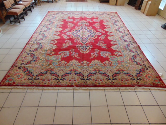 Vintage Estate Semi-Antique Handmade Middle Eastern Kerman Rug: A BEAUTIFUL VINTAGE ESTATE SEMI-ANTIQUE HANDMADE KERMAN RUG THAT MEASURES 11' 3" BY 15' 9" . RUG HAS A SMALL STAIN ON ONE CORNER AS SEEN IN PICTURES, RUG IS MADE FROM 100% WOOL. BUYING AS IS. SHIPPING