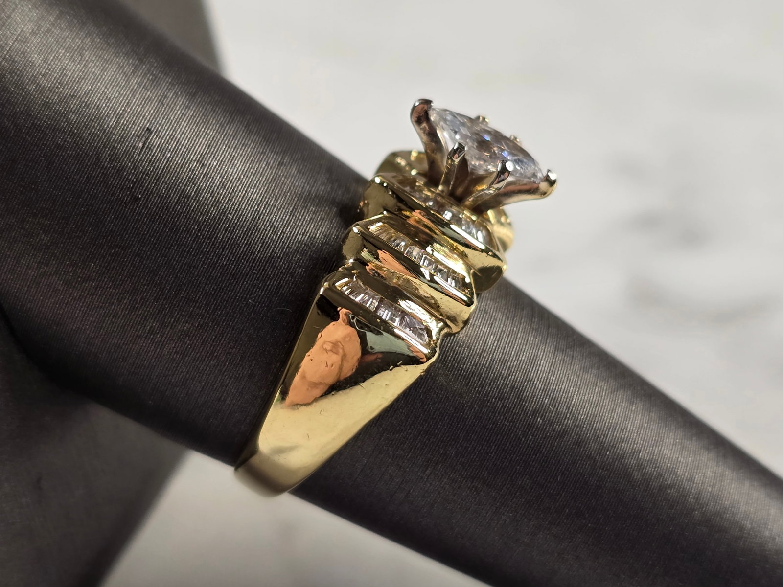 Womens Vintage Estate 14K Yellow Gold Diamond Engagement Ring - 2