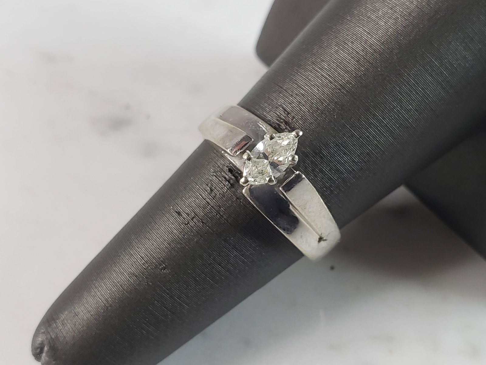 Womens Vintage Estate 14K White Gold Diamond Ring: A WOMENS VINTAGE ESTATE 14K WHITE GOLD MARQUISE DIAMOND RING. THE RING IS A SIZE 6.75, AND WEIGHS 3.9g. DIAMOND IS ABOUT .40cts. RING IS MARKED ON THE INSIDE OF THE BAND. THIS IS A BEAUTIFUL GIFT FOR 