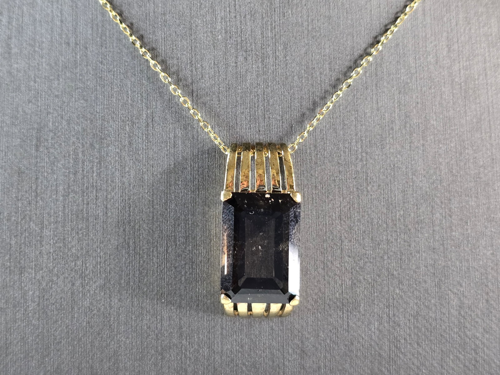 Womens Estate Sterling Silver Gold Tone Modernist Pendant Necklace: A WOMENS VINTAGE ESTATE STERLING SILVER GOLD TONE MODERNIST PENDANT WITH NECKLACE. THE NECKLACE MEASURES ABOUT 18" LONG, AND THE PENDANT MEASURES 1 1/8" LONG BY 1/2" WIDE. TOGETHER THEY WEIGH 8.6g. NO