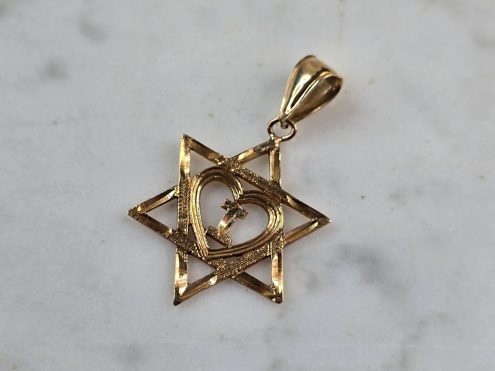 14K Gold Jewish Judaica Star of David Letter " I " Heart Pendant: A 14K YELLOW GOLD JUDAICA STAR OF DAVID HEART PENDANT WITH THE LETTER "I" IN THE MIDDLE. THE PENDANT WEIGHS 1.5g, AND MEASURES 1 1/4" LONG BY 3/4" WIDE. MAKES A GREAT GIFT FOR THAT SOMEONE SPECIAL. AN