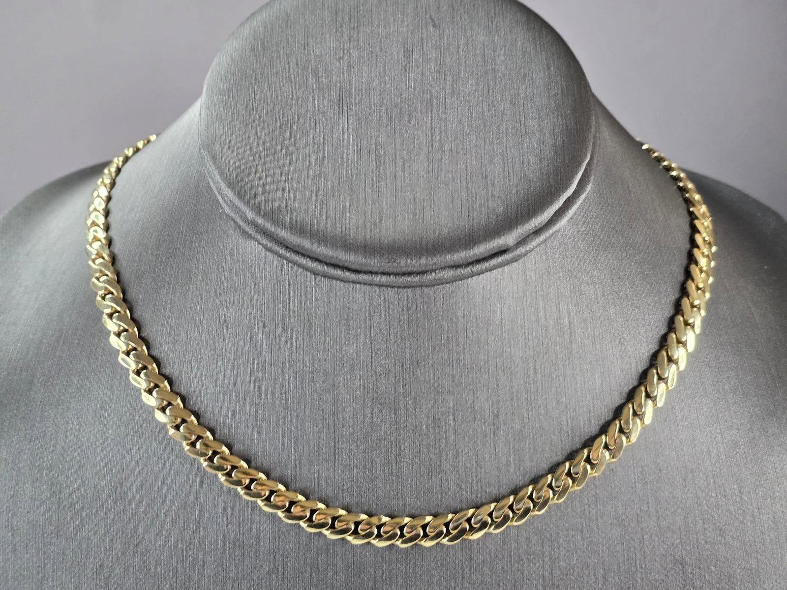 Vintage Estate 14K Yellow Gold Cuban Link Chain Necklace: A VINTAGE ESTATE 14K YELLOW GOLD CUBAN LINK CZ NECKLACE. THE NECKLACE WEIGHS 15.8g, AND MEASURES 16" LONG BY 1/4" WIDE. THIS MAKES A GREAT GIFT FOR THAT SOMEONE SPECIAL. ANY QUESTIONS, PLEASE ASK. BE 