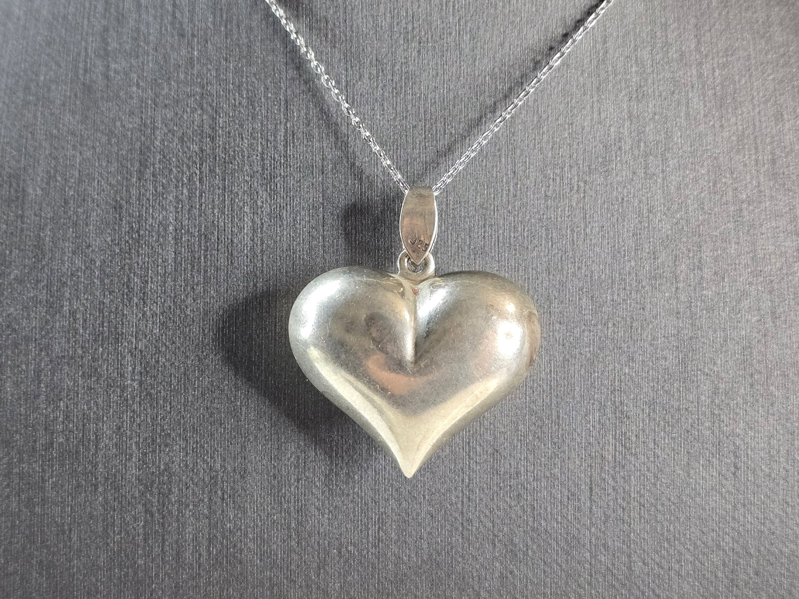 Womens Vintage Estate Sterling Silver Heart Pendant Necklace: A WOMEN'S VINTAGE ESTATE STERLING SILVER HEART PENDANT WITH NECKLACE. THE PENDANT MEASURES 1 1/4" BY 1 1/8" WIDE, AND NECKLACE MEASURES 18". TOTAL WEIGHT IS 7.3g. WOULD MAKE A GREAT GIFT FOR THAT SPEC