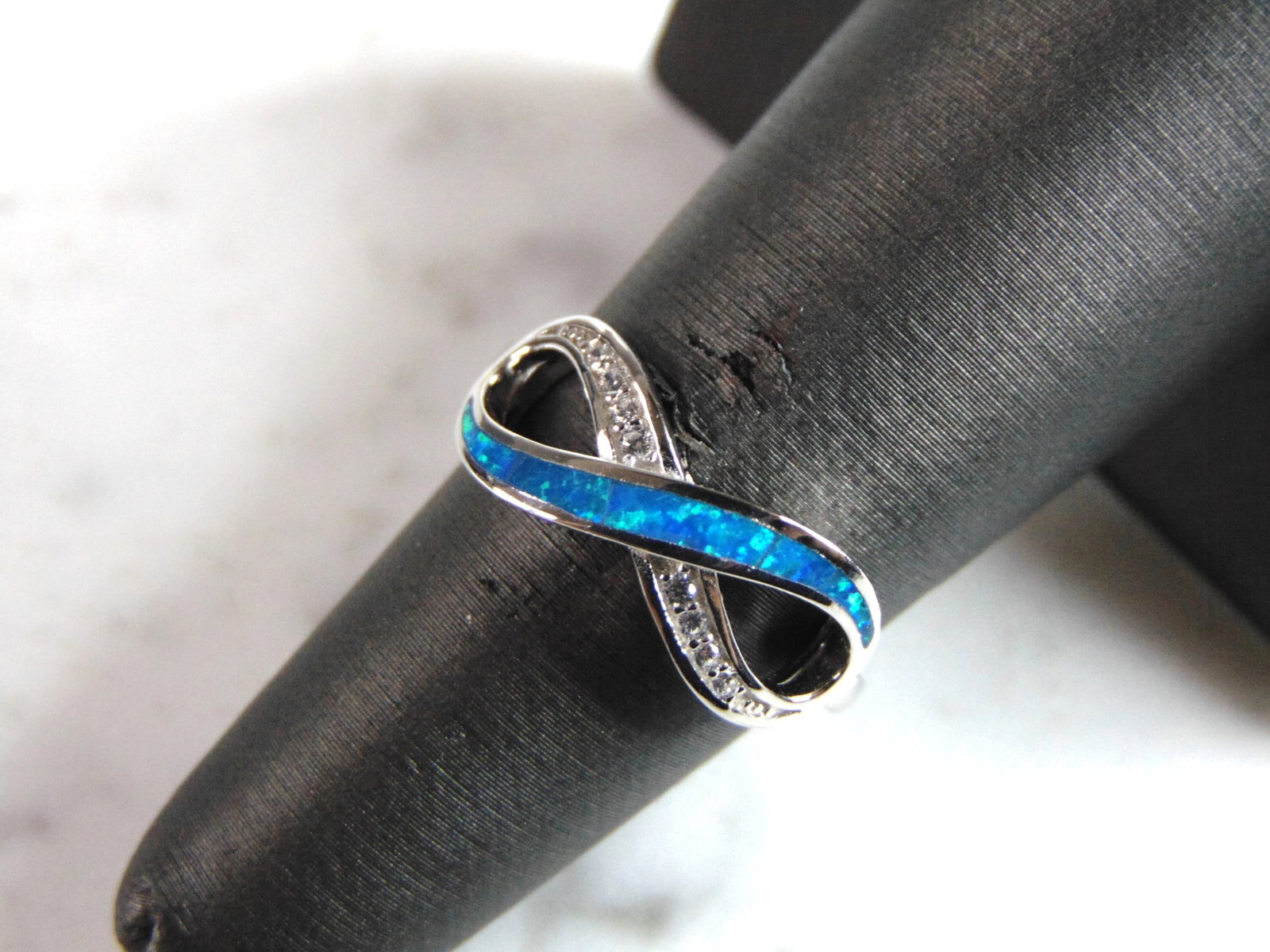 Womens Sterling Silver Modernist Infinity Opal Ring: A WOMENS STERLING SILVER MODERNIST INFINITY OPAL RING. THE RING IS A SIZE 6.0 AND WEIGHS 2.5g. THE RING MAKES A BEAUTIFUL GIFT FOR THAT SOMEONE SPECIAL. ANY OTHER QUESTIONS, PLEASE ASK. BE SURE TO CHE