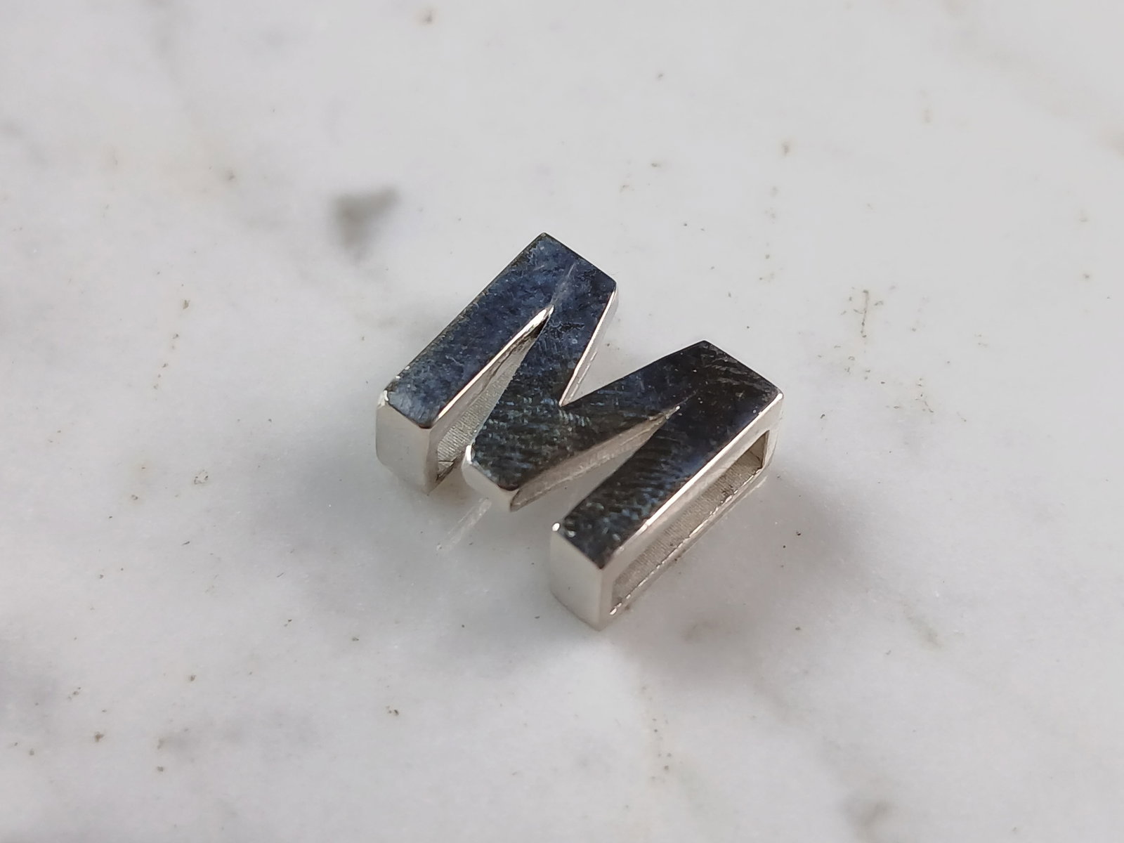 Womens Sterling Silver Initial Block Letter " M " Pendant: A WOMENS STERLING SILVER INITIAL BLOCK LETTER "M" PENDANT. PENDANT WEIGHS 4.9g AND MEASURES 5/8" LONG, BY 1/2" WIDE, BY 1/4" THICK. MAKES A GREAT GIFT FOR THAT SOMEONE SPECIAL. ANY QUESTIONS, PLEASE A