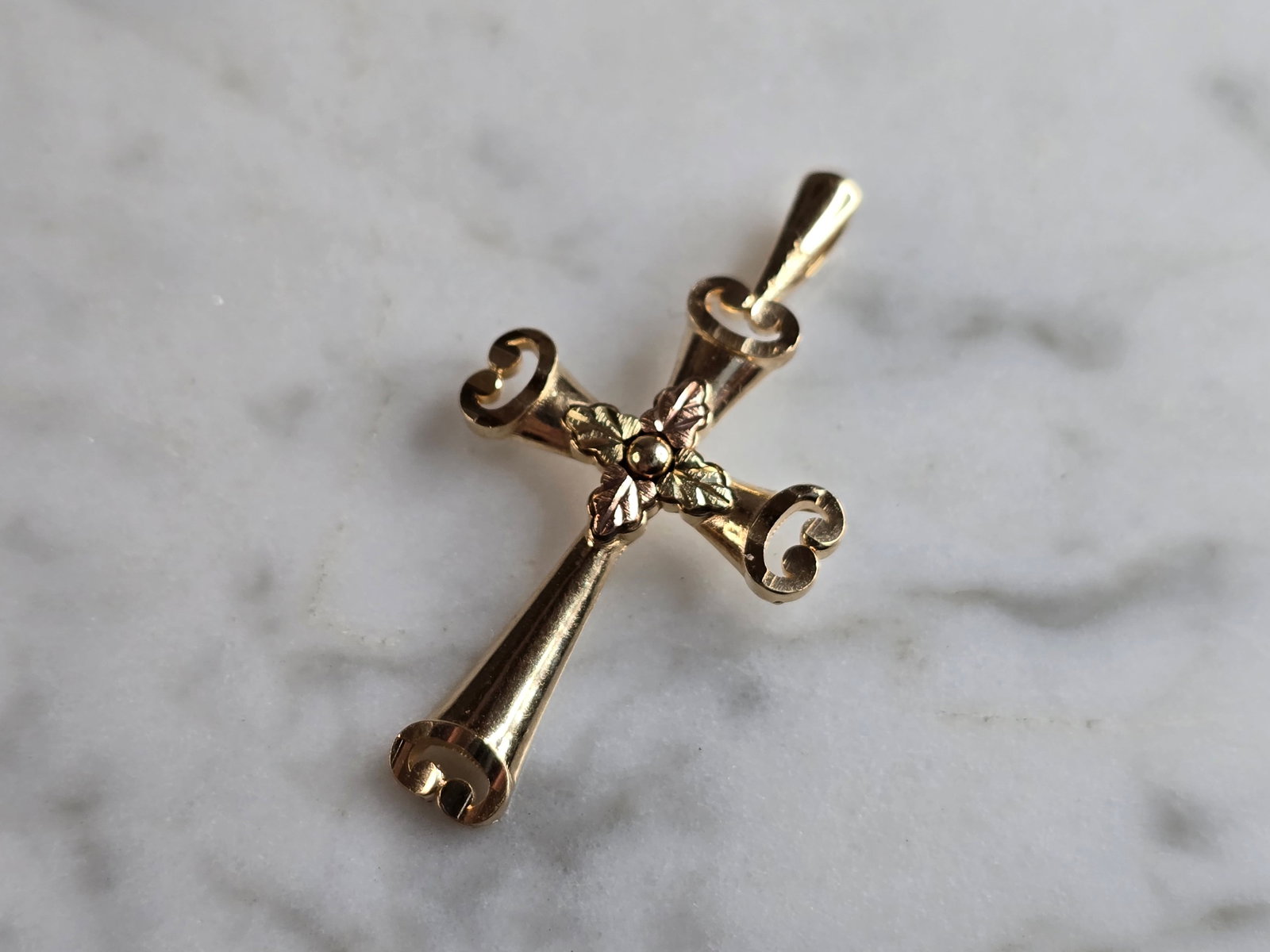 Womens Vintage 10k Gold Coleman Religious Crucifix Cross Pendant: A WOMENS VINTAGE ESTATE 10K YELLOW & ROSE GOLD RELIGIOUS CROSS PENDANT THAT WAS MADE BY COLEMAN/ BLACK HILLS GOLD. THE PENDANT WEIGHS 1.3g, AND MEASURES 1 1/4" LONG BY 5/8" WIDE. ANY QUESTIONS PLEASE 