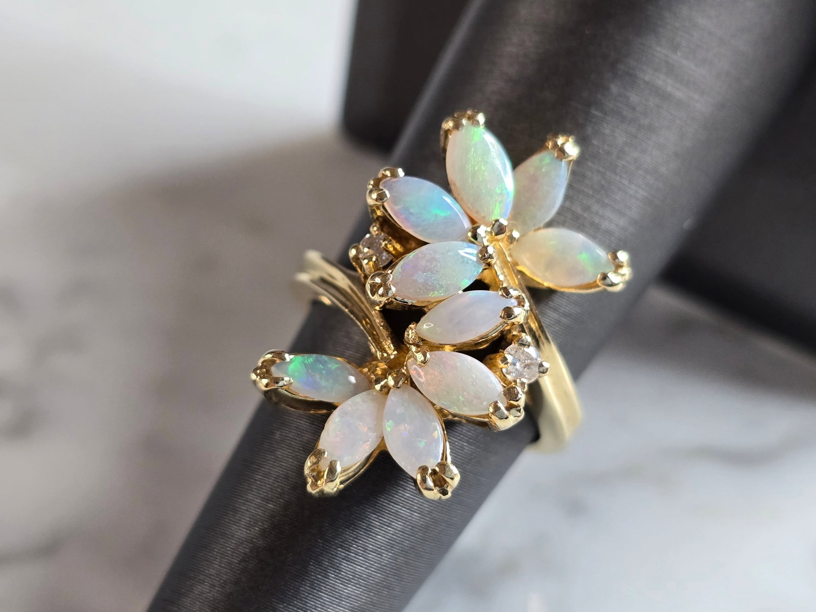 Womens Vintage Estate 14k Gold Opal & Diamond Floral Ring: A UNIQUE WOMEN'S VINTAGE ESTATE 14K GOLD OPAL & DIAMOND FLORAL RING. THE RING IS A SIZE 6.0, AND WEIGHS 7.7g. THE LENGTH OF THE RING IS 7/8" THERE ARE ABOUT .04cts OF DIAMONDS. RING IS MARKED. NOT SUR