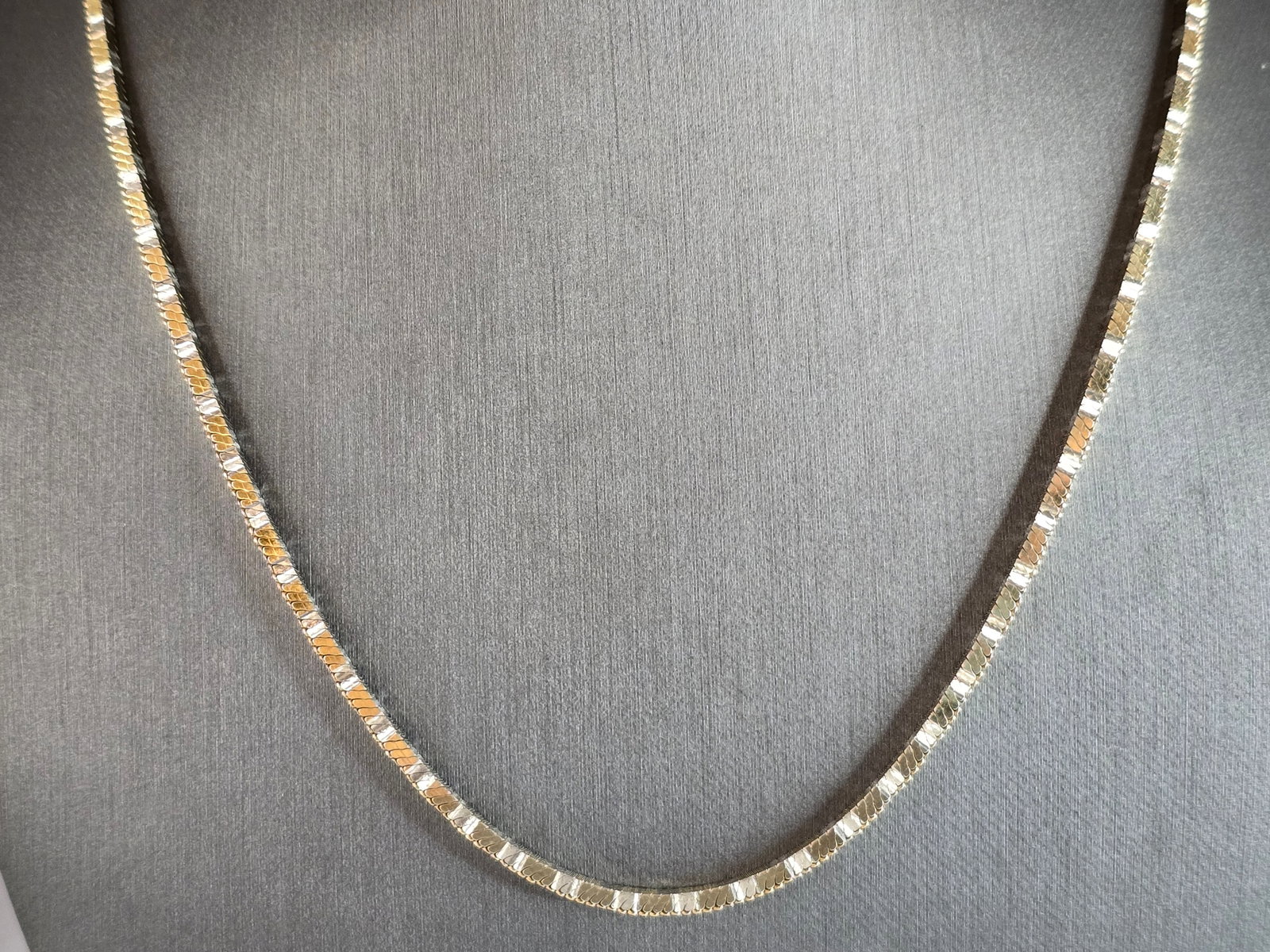 Womens Vintage Estate Sterling Silver Gold Tone Italian Necklace: A WOMENS VINTAGE ESTATE STERLING SILVER GOLD TONE ITALIAN NECKLACE. NECKLACE WEIGHS 23.0g, AND MEASURES 20" LONG BY 1/8" WIDE. MAKES A GREAT GIFT FOR THAT SOMEONE SPECIAL. ANY QUESTIONS, PLEASE ASK. B