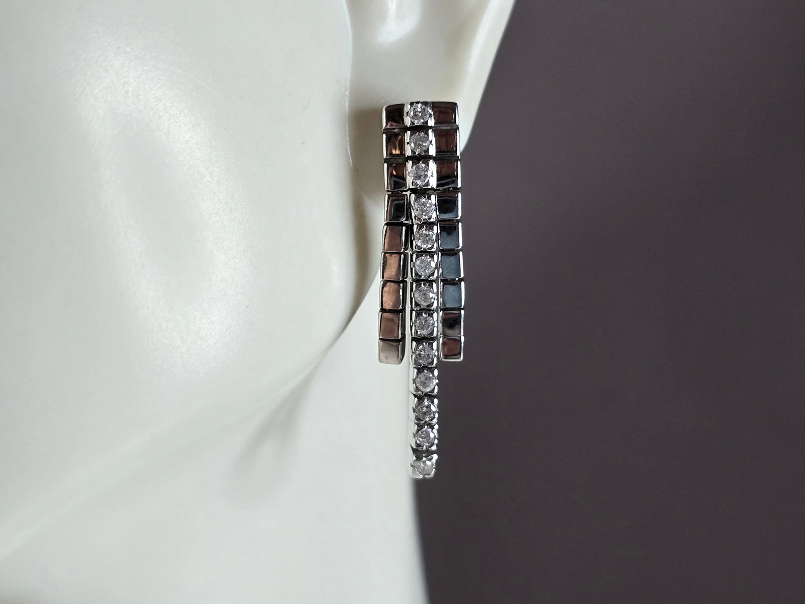 Pr Womens Vintage Estate 14K White Gold Art Deco Diamond Earrings: A PAIR OF WOMENS VINTAGE ESTATE 14K WHITE GOLD ART DECO STYLE DIAMOND EARRINGS WITH APPROXIMATELY .26cts OF DIAMONDS . THE EARRINGS WEIGH 5.7g, AND MEASURE 1 1/8" LONG BY 1/4" WIDE. THIS MAKES A LOVEL