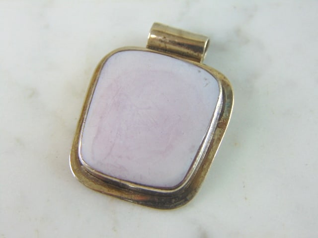 Womens Vintage Estate Sterling Silver Modernist Pendant: A WOMENS VINTAGE ESTATE STERLING SILVER MODERNIST PENDANT. NOT SURE OF WHAT THE STONE IS AND IF IT IS NATURAL OR MAN MADE. THE PENDANT WEIGHS 12.7g. THE PENDANT MEASURES 1 3/8" WIDE BY 1 1/8" LONG. MA